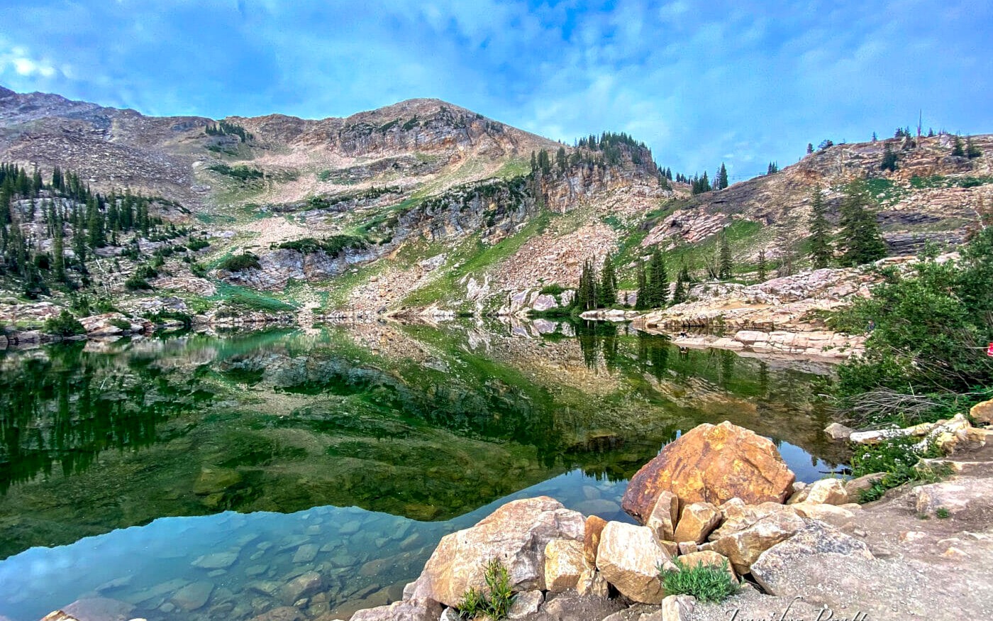 Cecret Lake trail scenery